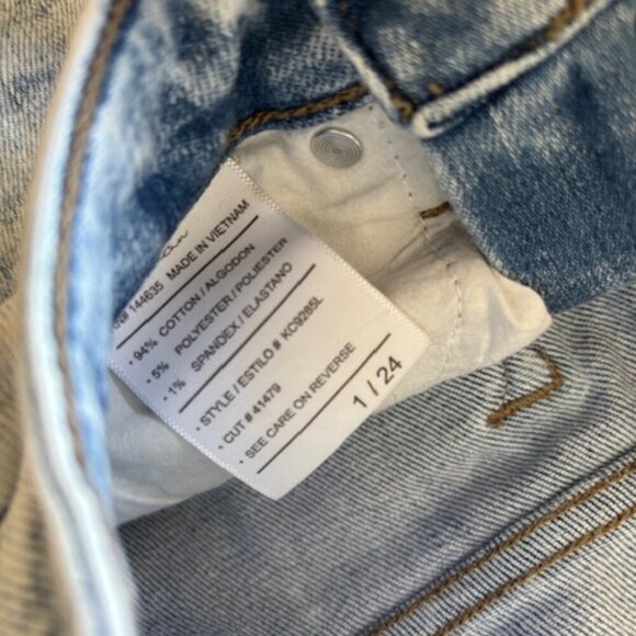 KanCan acid-wash denim jeans with a button-fly closure size 24 - Picture 7 of 7